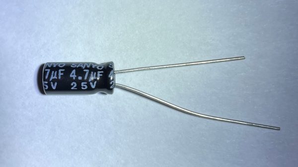Конденсатор электролитический 4.7MF 25V 105C