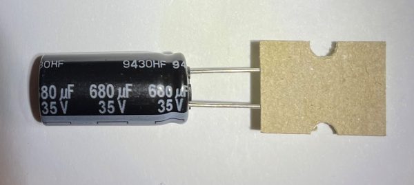 Конденсатор электролитический 680MF35V 105C