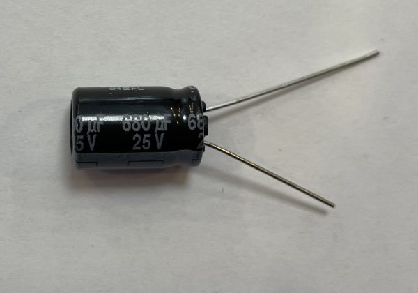 Конденсатор электролитический 680MF 25V 105C